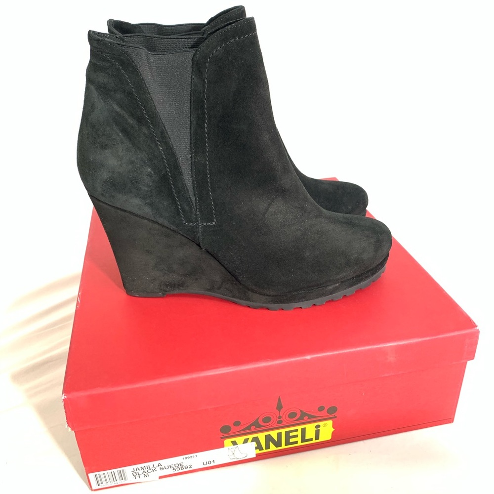 🔥NEW!🔥 VANELI BLACK SUEDE WEDGE BOOTIES